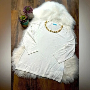 J. McLaughlin white 3/4 Sleevs Sweater with Braided Gold Necklace